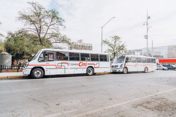 camiones de senda citi en la alameda