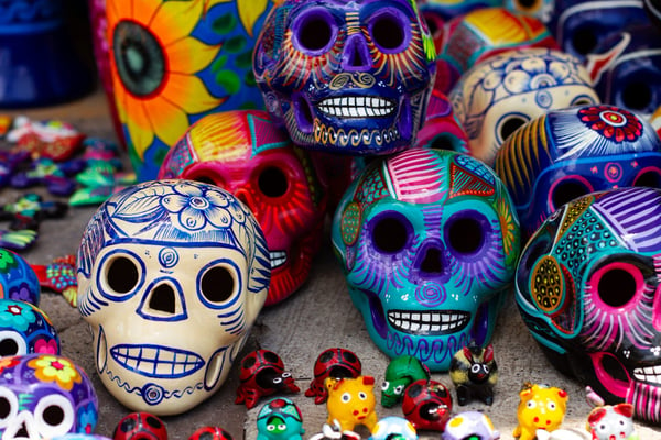 arreglo-calaveras-coloridas-alto-tradiciones