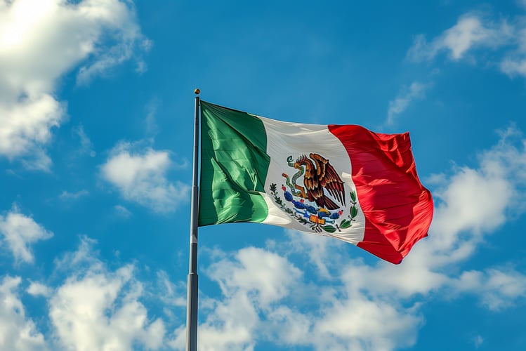 bandera de mexico en el 15 de septiembre