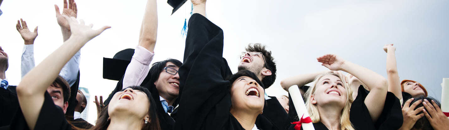 estudiantes graduados